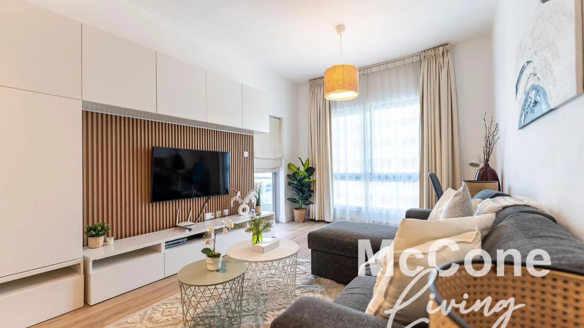 Central 1Br In Marina With Private Terrace & Pool Dubai